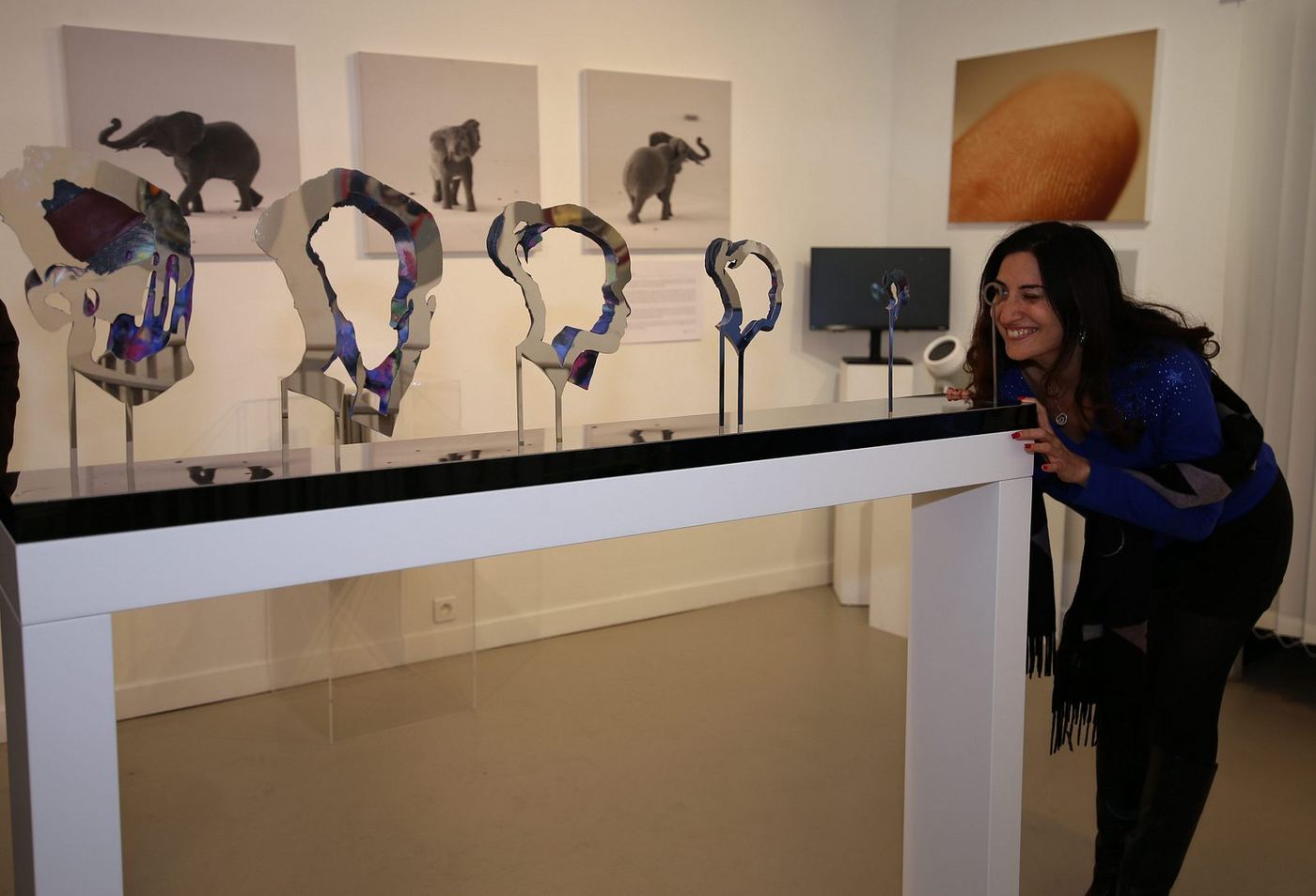 Visitors interacting with the exhibition — photograph 19